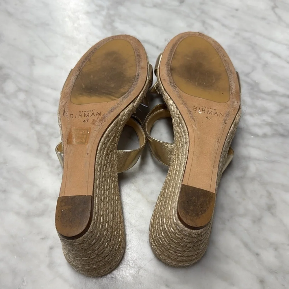 Alexandre Birman very gently